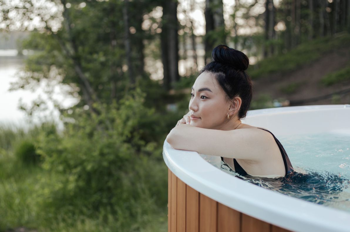 Novo Estudo Revela os Benefícios do Banho Quente vs. Sauna para a Saúde Cardiovascular e Imunológica - Saunamo