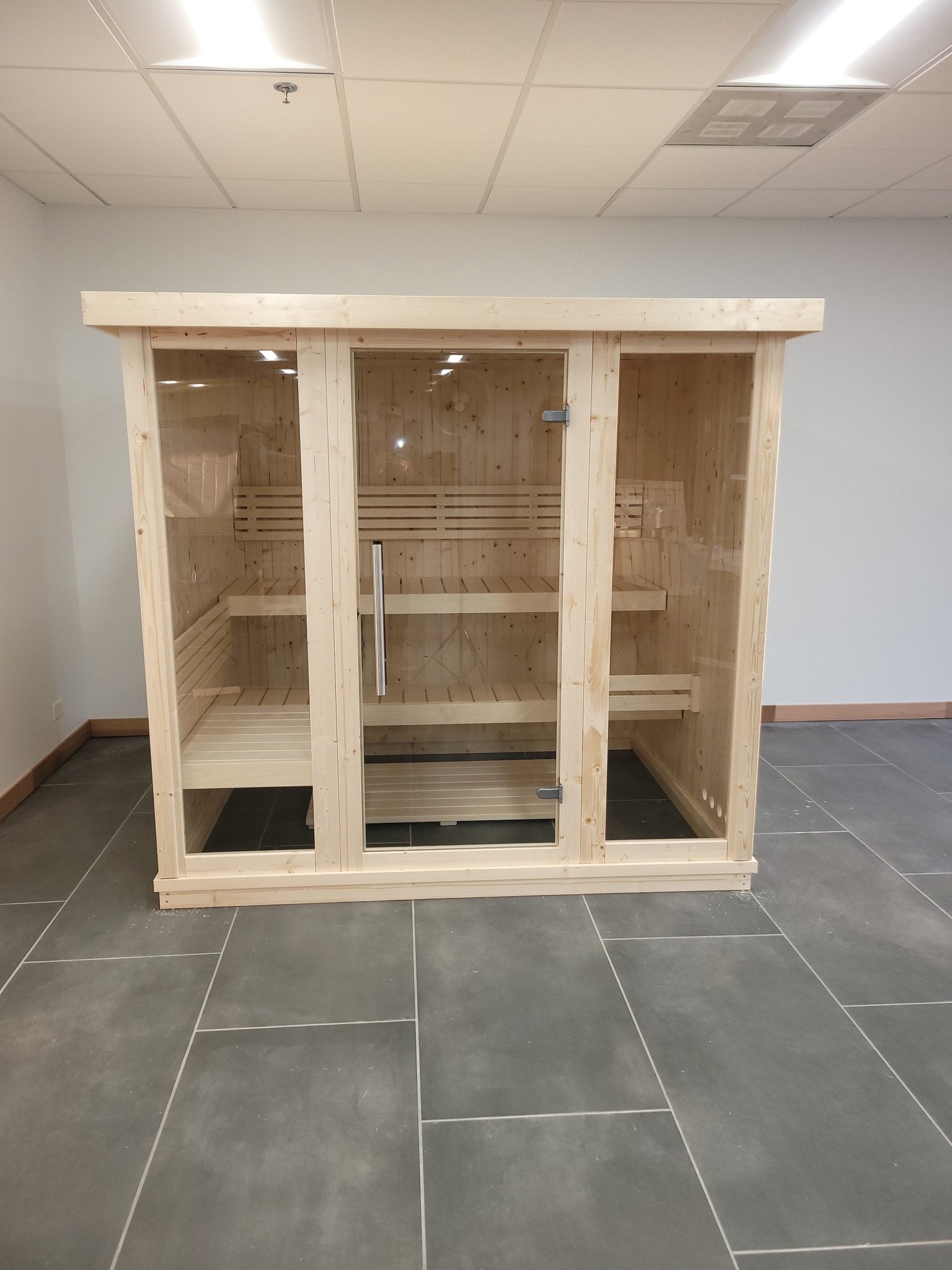 Sauna Interior Grande com portas de vidro temperado no Saunamo.